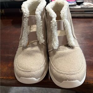 Ryka Women's Beige Tan Slip-On Sneakers with Shearling Lining